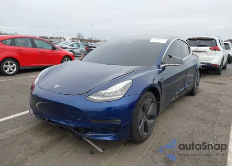 2019 Tesla Model 3 Long Range/Performance z USA, uszkodzony, nr VIN 5YJ3E1EB7KF195047